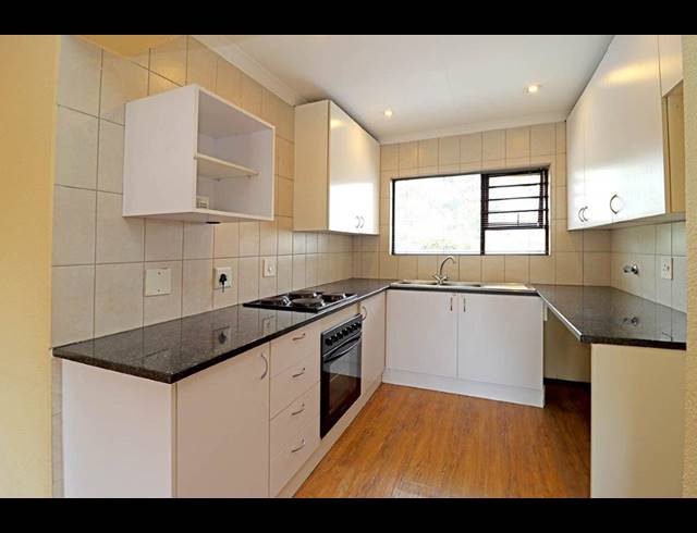 2 BEDROOM APARTMENT FOR SALE IN DOWERGLEN EXT 4